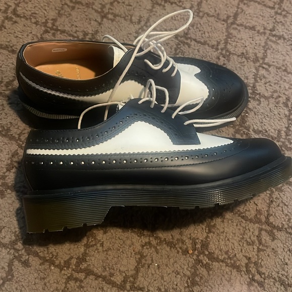 Dr. Martens 3989 Brogue Casual Shoe - Picture 5 of 6